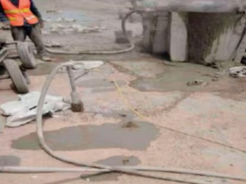 咸安水泥混凝土路面板底注浆技术 路面脱空注浆整治方案